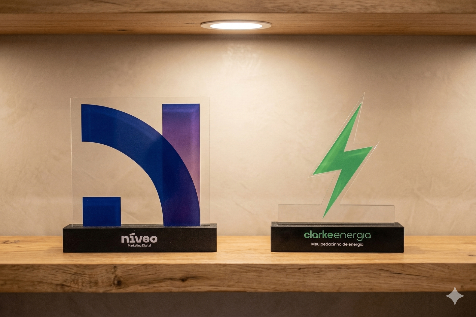 TROFÉU EM ACRÍLICO